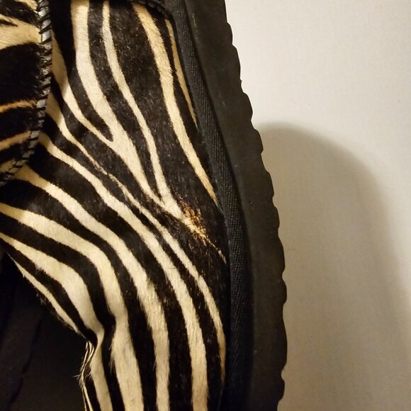 UGG Boots - Picture 2 of 3